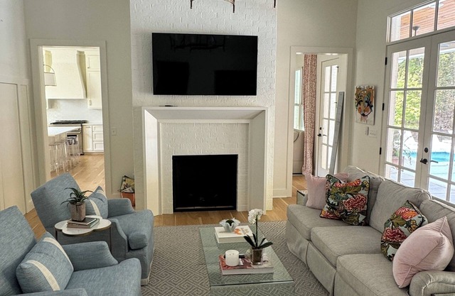 Charming 4-bedroom house with pool and outdoor kitchen