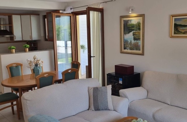 Charming 4-bedroom villa with AC, WiFi in lovely Duba Stonska