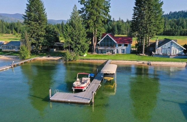 Charming 4-bedroom lake front cabin in serene Coolin, ID