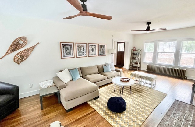 Charming 4-bedroom Private Home on 5 Acres of Land with Open Mountain Views