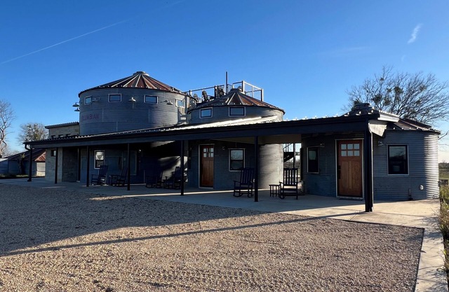 Charming 4-bedroom Silo house with WiFi, AC.