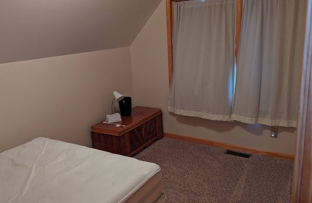 Charming 4-bedroom Saint Mary's Lake house in Battle Creek