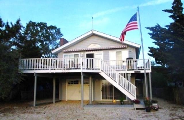 Charming 4-bedroom house in Barnegat Light with beautiful views of the Bay