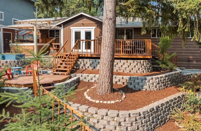 Charming 4-bedroom house with AC, Hot-Tub in Bonney Lake