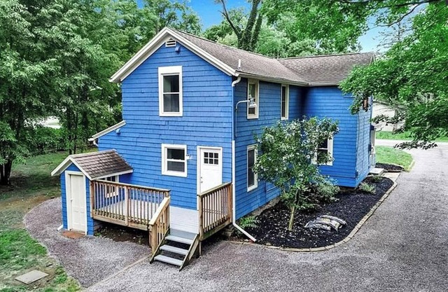 Charming 4-bedroom 1800's farmhouse with WiFi, AC in serene Cowlesville