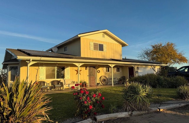 Charming 4-bedroom farmhouse on 173 acres