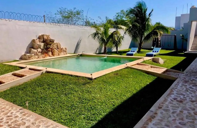 Charming 4-bedroom villa with AC and WiFi in fantastic Merida family-friendly
