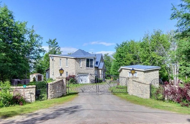 Charming 4 bedrooms home with 2 fireplaces