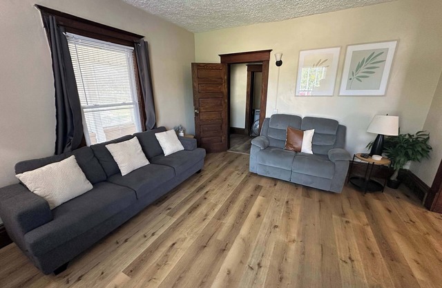 Mitten | Innenstadt | 4 BR / 2BA Home