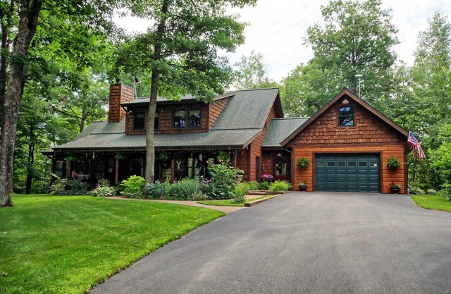 Charming 5-bedroom cabin just outside Hayward near OO, Tiger Cat,and Spider Lake