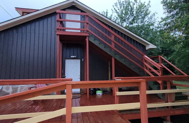 Charming 5-bedroom hotel with AC, WiFi in serene Fulton, Arkansas.