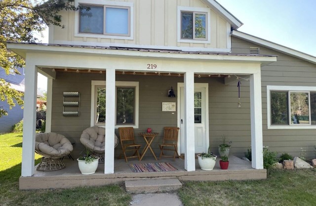 Charming 5 Bedroom in town with 6 bikes!!!