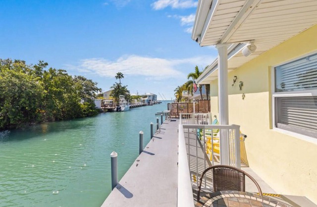 Charming 55' Waterfront Paradise, Fishers Dream, Bring Your Boat & Enjoy.