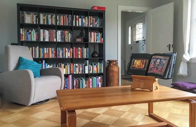 Charming 5BR/3BA home in Vancouver: family friendly and up to 10 guests