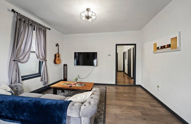 Charming 6-bedroom house - close to all in Providence