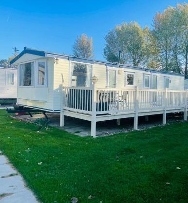 Charming 6 birth caravan in skegness