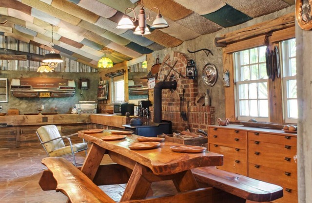 Charming 6BD Lakefront Retreat