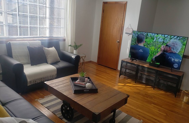 Charming Abode near JFK/UBS/ Casino/LIRR/Subway