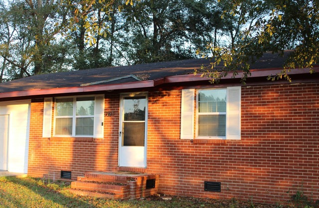 Charming Abbeville retreat near Lake Eufaula—comfort, charm, and serenity.