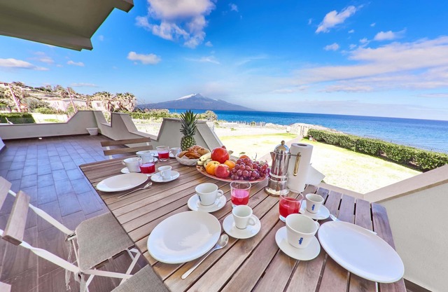 Charming abode on the sea, enchanting views, all comforts