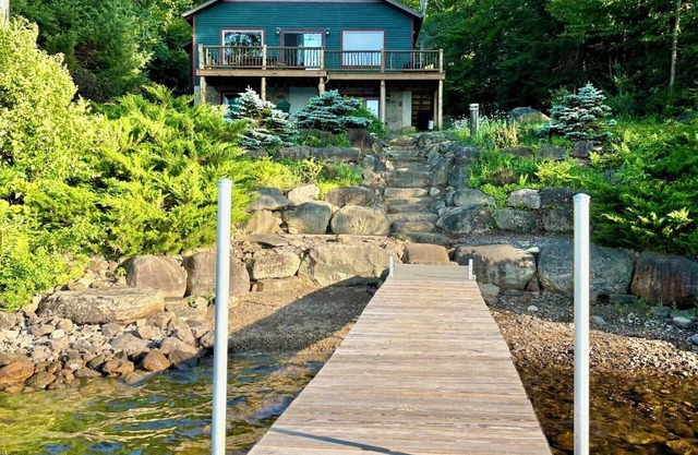 Charming Adirondack Lakefront 2bdrm Lodge