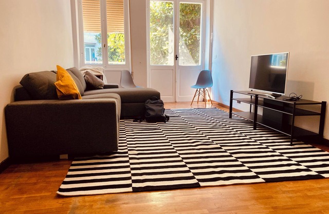 Charming Albenga apartment with A/C, Wi-Fi,near city attractions public trans