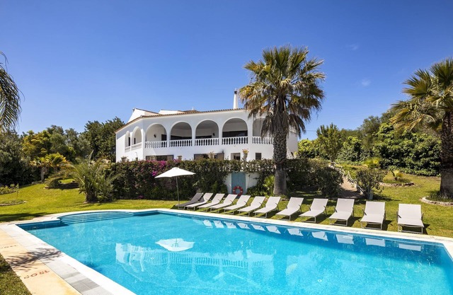 Charming Algarve Villa | Villa Quinta Luz | 9 Bedrooms | Large Pool & Snooker Table | Silves