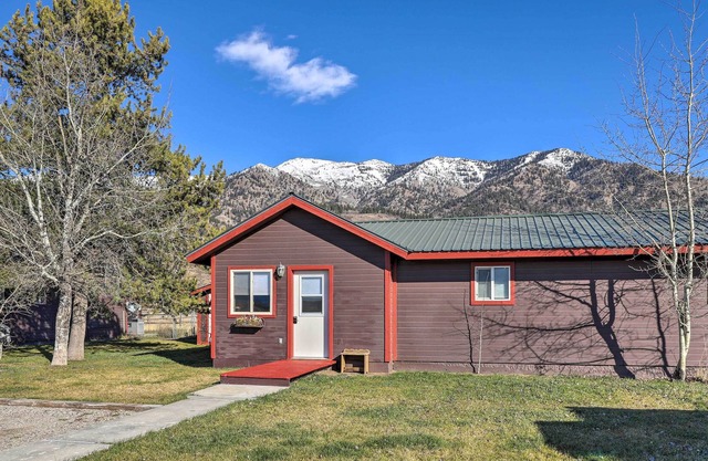 NEW! Charming Alpine Apartment w/ Stunning Views!