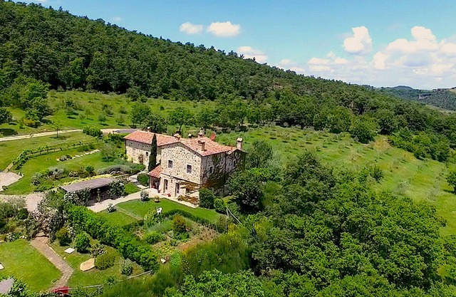 Alter Wachturm in der Nähe von Montepulciano, Schwimmbad mit Panoramablick
