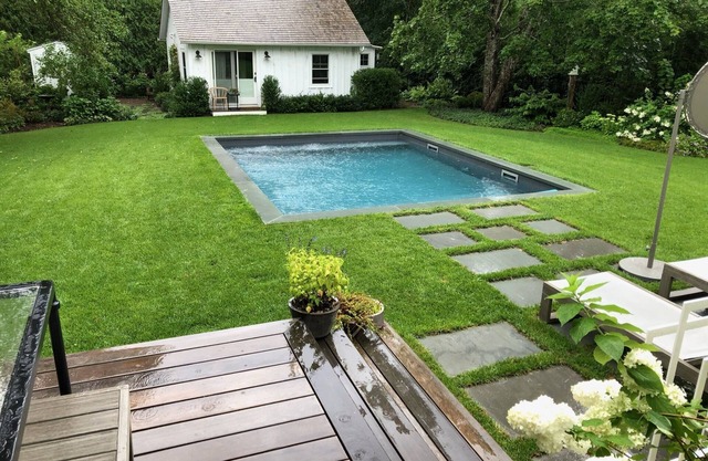 Charming and Bright Cottage with Salt Water Pool