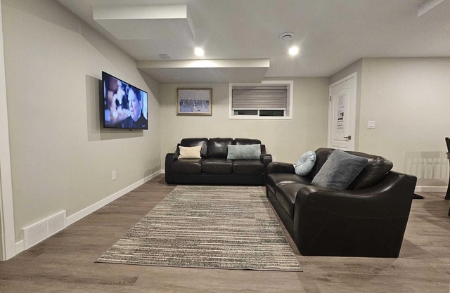 Charming and Cozy Private 2-Bedroom Suite