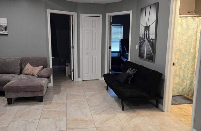 Charming and cozy 3-bedroom duplex in welcoming Lehigh Acres! Come stay here!!