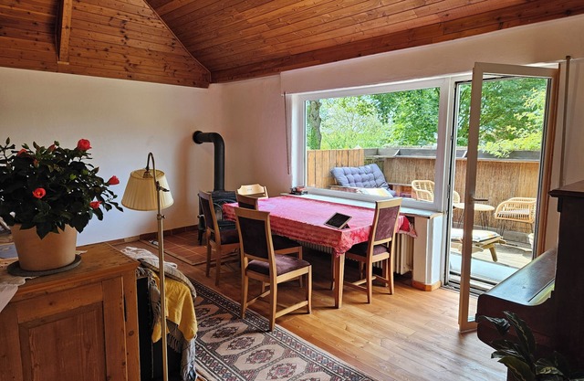 Charmante und Familienfreundliche Wohnung im Grünen. Terrasse,Garten Spielplatz
