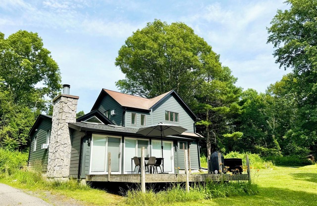 Charming and private 3-bedroom home – minutes from West Point and Bear Mountain!