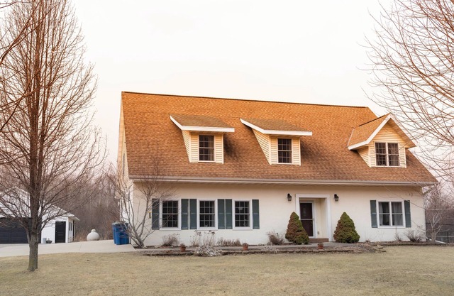 Charming and Spacious NFL Draft-Ready 3-bedroom Estate in Green Bay, WI