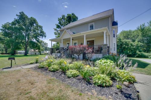 Charming Apartment On The Strip By Lake Erie!