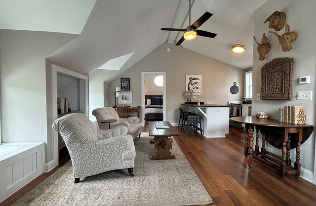 Charming Apartment in walkable Old Village neighborhood