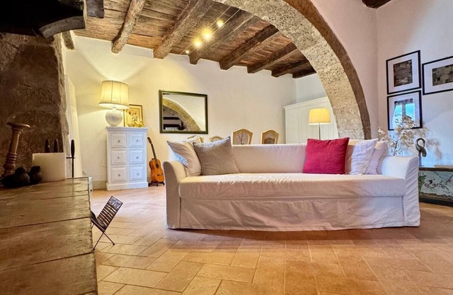 Charming 12th century apartment in Sacrofano with WiFi