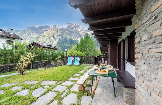 Charming Apartment with Garden in Courmay, Courmayeur, Italy
