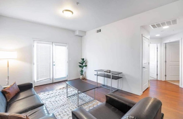 Charming Apartment Near UNC with Gym