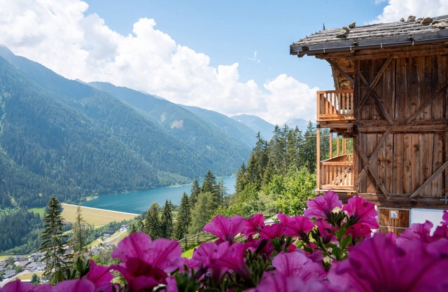 Charmante Ferienwohnung "Panorama Raffeinhof" mit Seeblick, Balkon, Terrasse & Garten