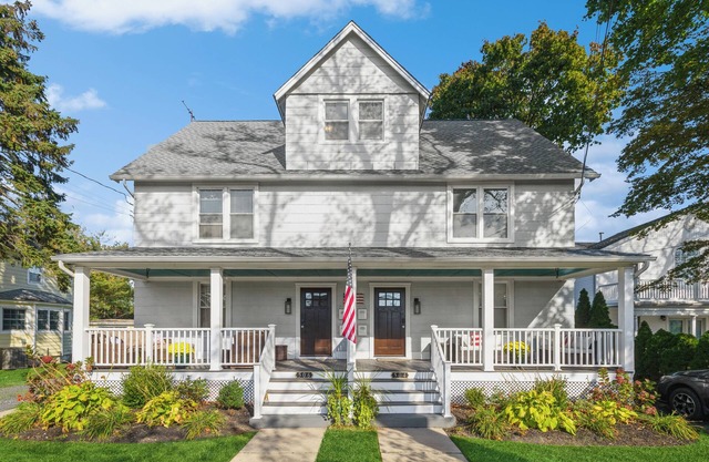 Charming apartment in the most beautiful NJ shore town, tranquil Spring Lake.