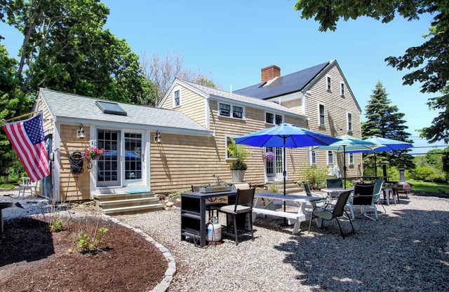 Charming Apartment w/Spa Near Beach, Pets Welcome!