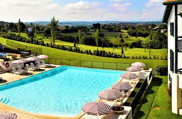 Charmante Wohnung mit Pool und Parkplatz in Arcangues