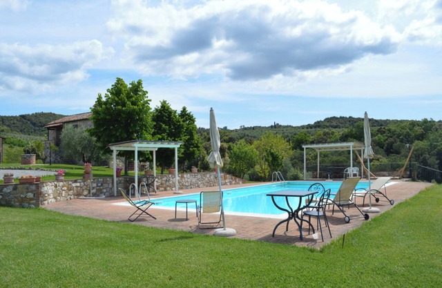 Charmantes Apartment mit Pool- und Landschaftsblick
