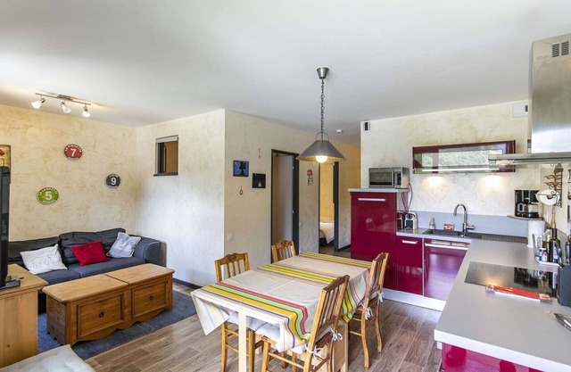 Schöne Whg 4 Pers, Terrasse, privater Parkplatz, nahe Skigebiet und Thermen