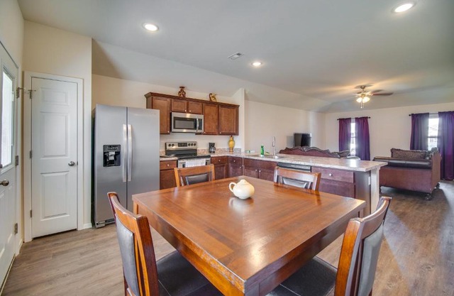 Charming Arkansas Getaway - Walk to Downtown!