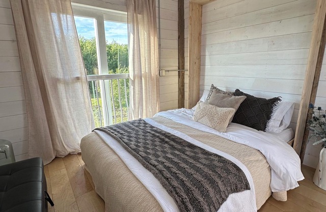 Charming barn loft on Qu'Appelle area farm with AC