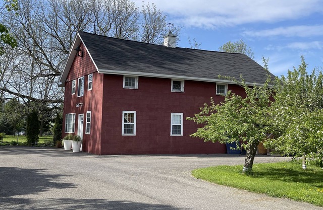 Charming Barn Studio - Sleeps 4