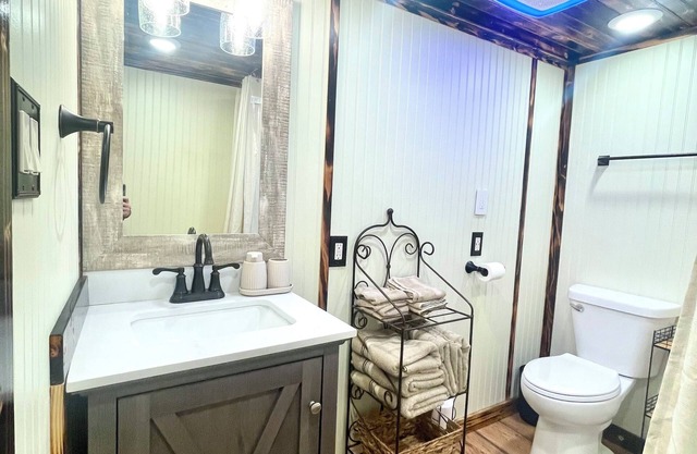 Charming barn with 1 bedroom and AC, WiFi in beautiful Brookhaven